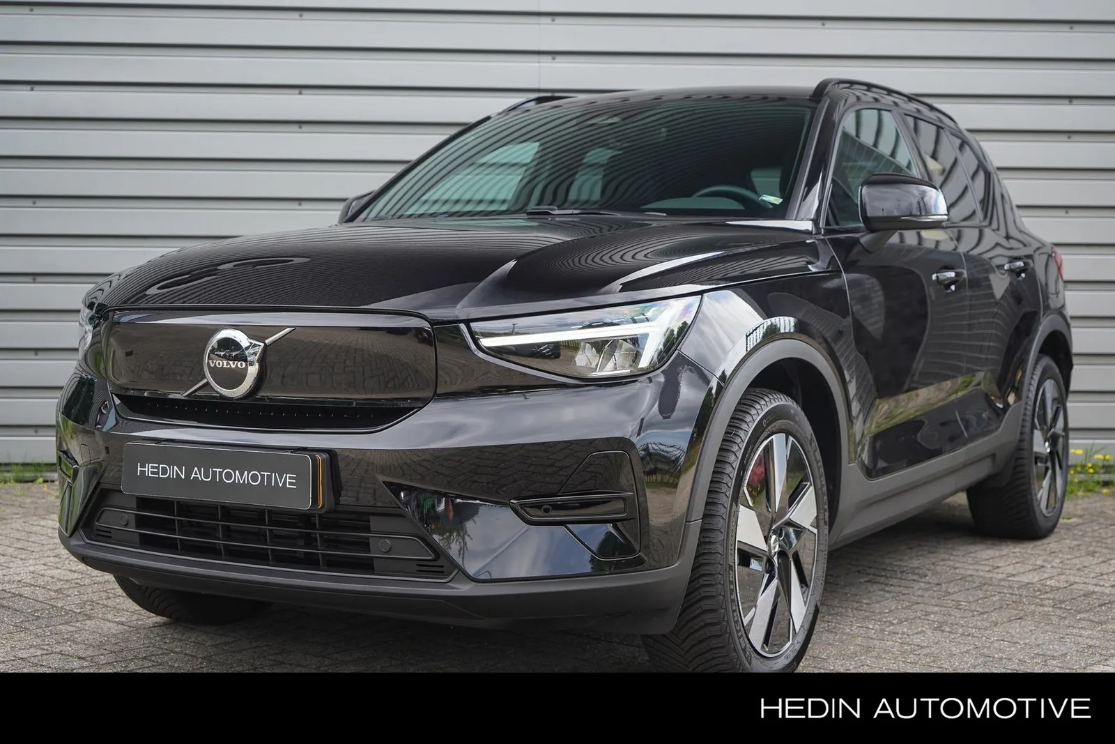 Volvo EX40 (2025) — foto 1