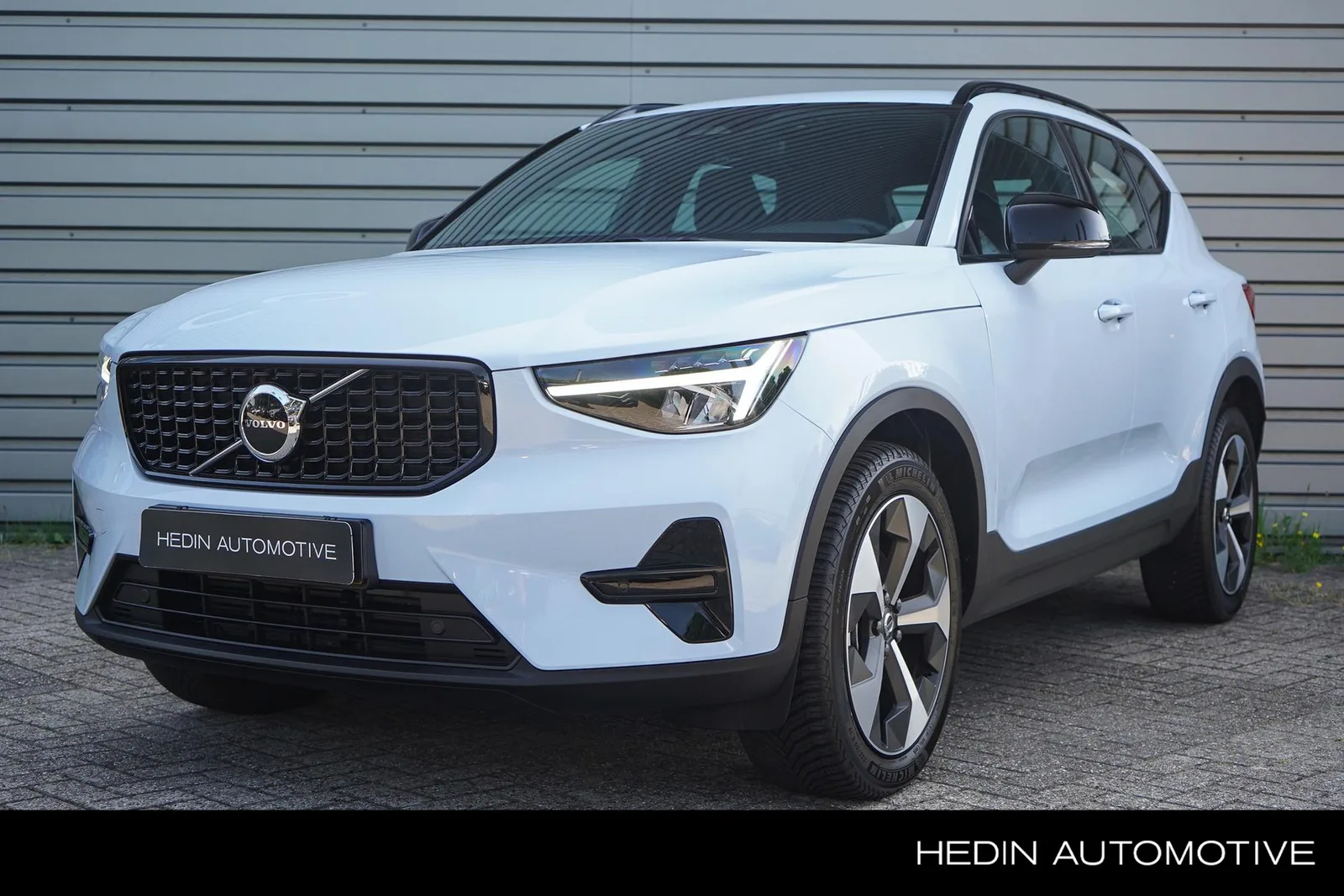 Volvo XC40 (2025) — foto 1