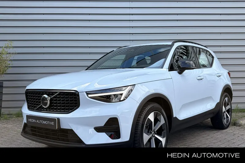 Volvo XC40 (2025)