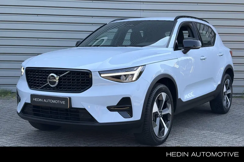 Volvo XC40 (2025)