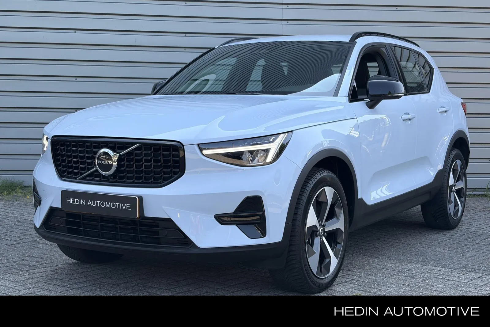 Volvo XC40 (2025) — foto 1
