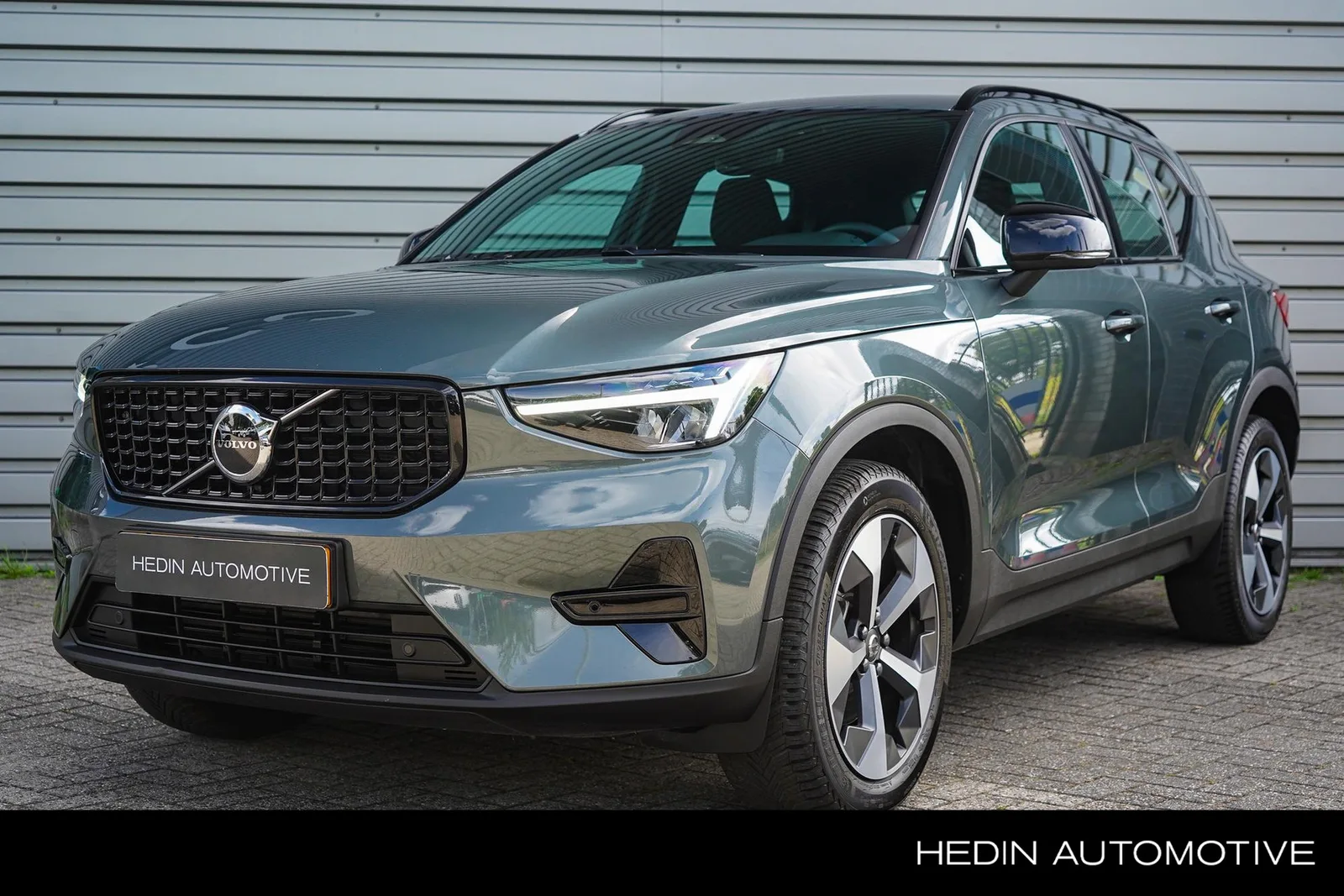 Volvo XC40 (2025) — foto 1