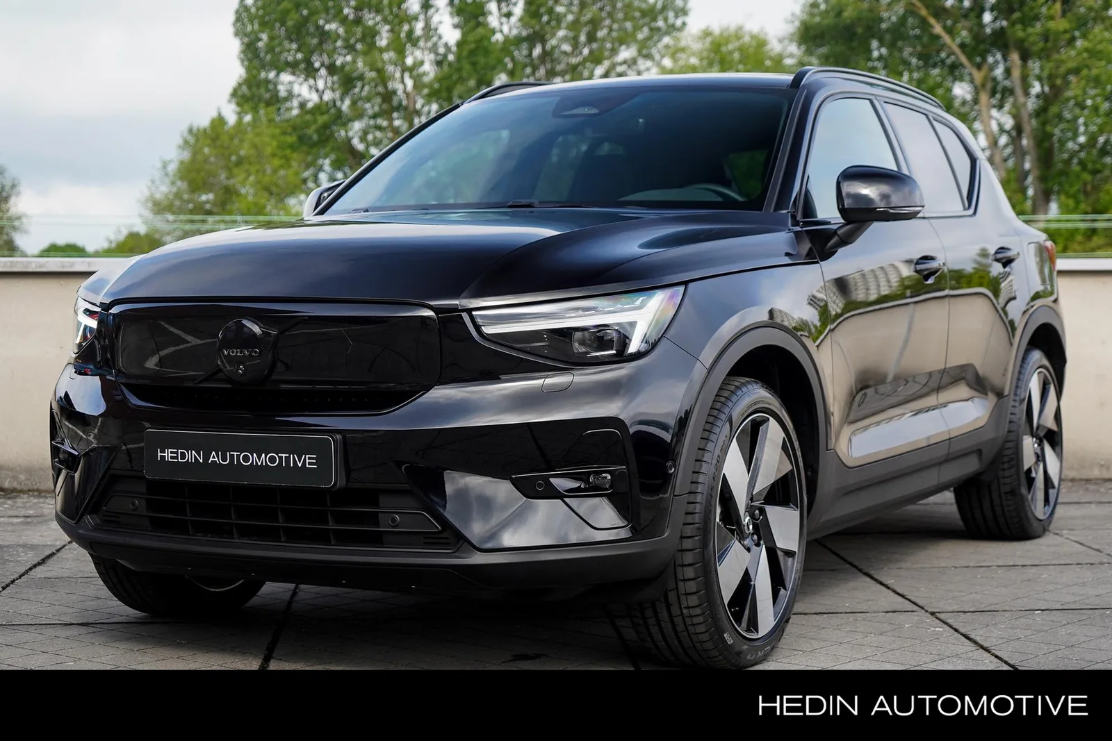 Volvo EX40 (2025) — foto 1