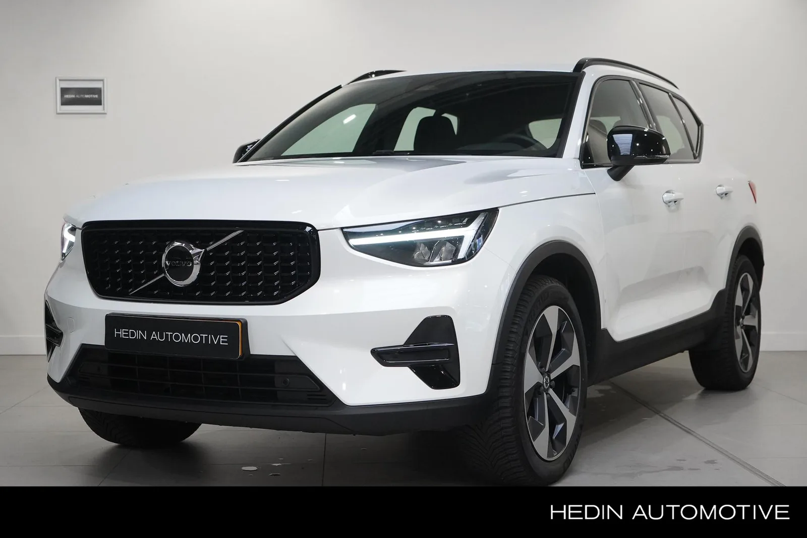 Volvo XC40 (2025) — foto 1