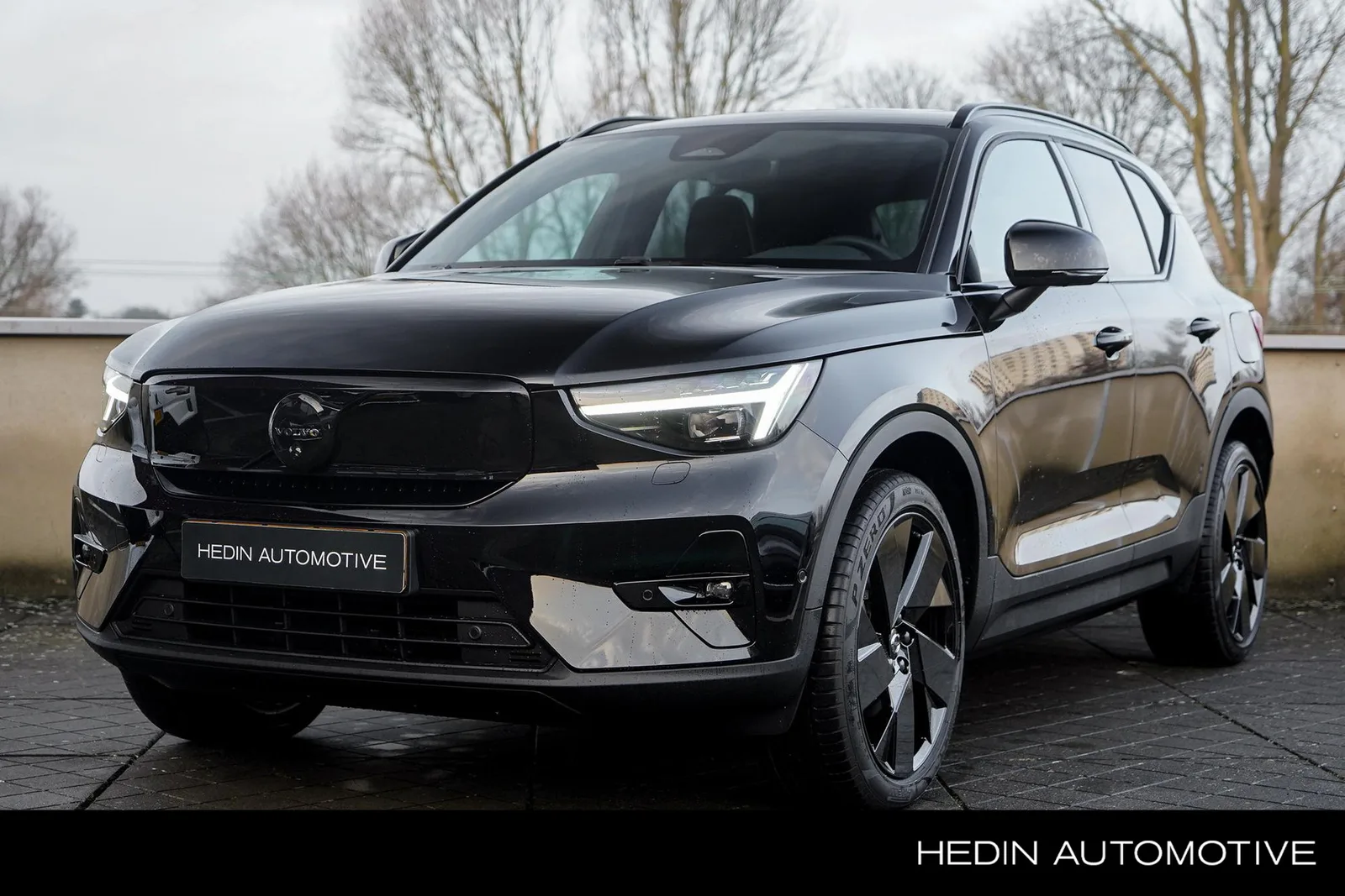 Volvo EX40 (2025) — foto 1