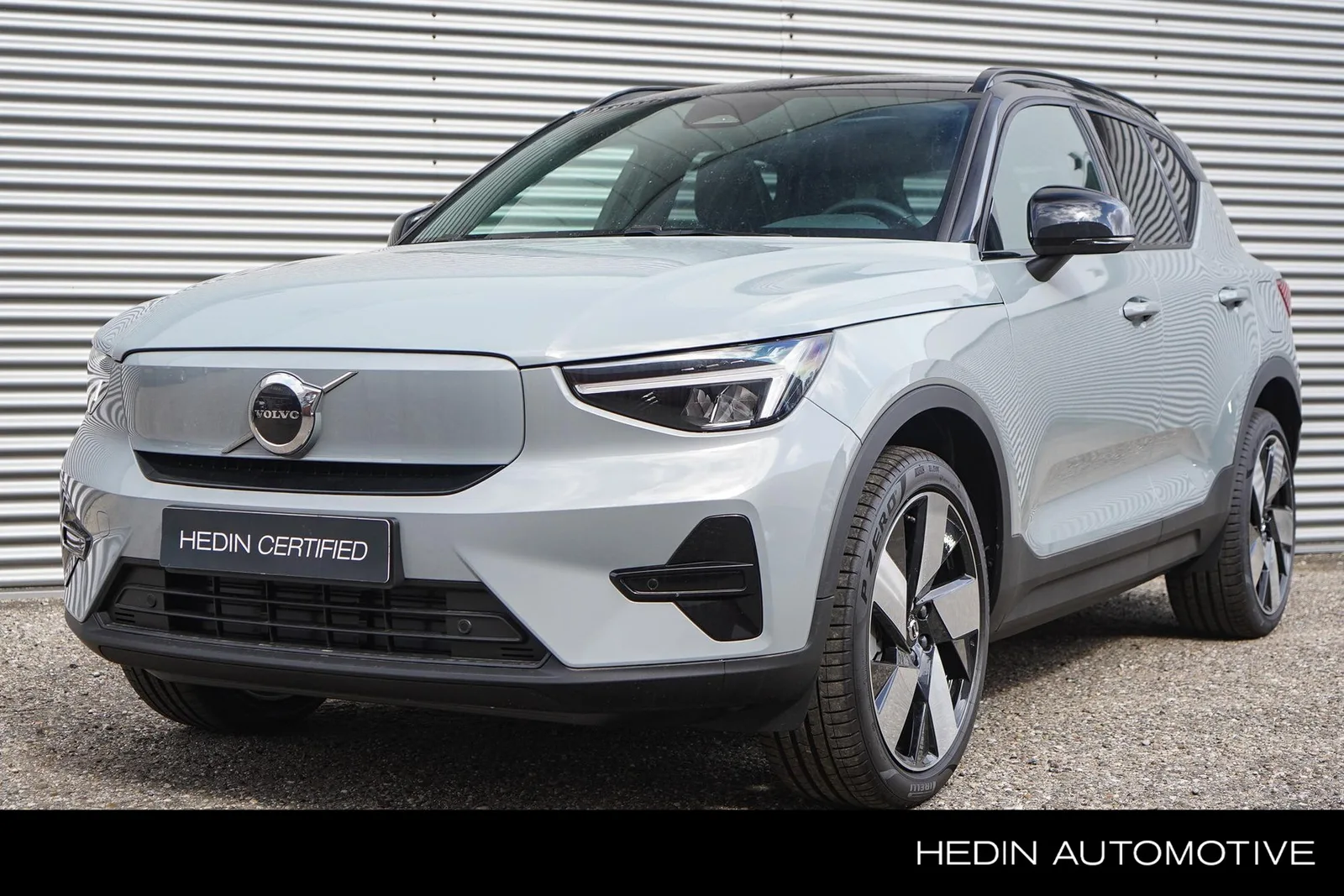 Volvo EX40 (2026) — foto 1