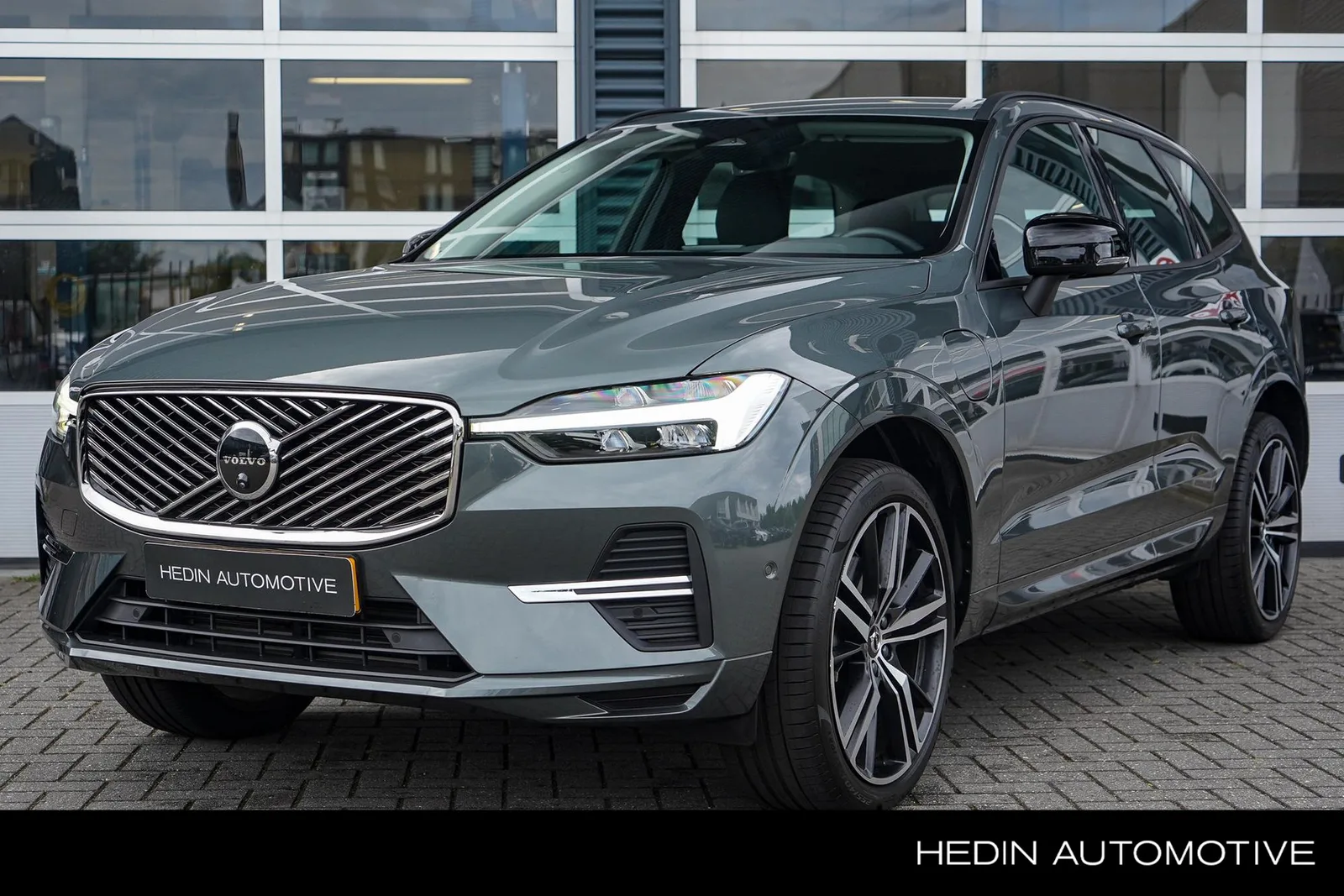 Volvo XC60 (2025) — foto 1