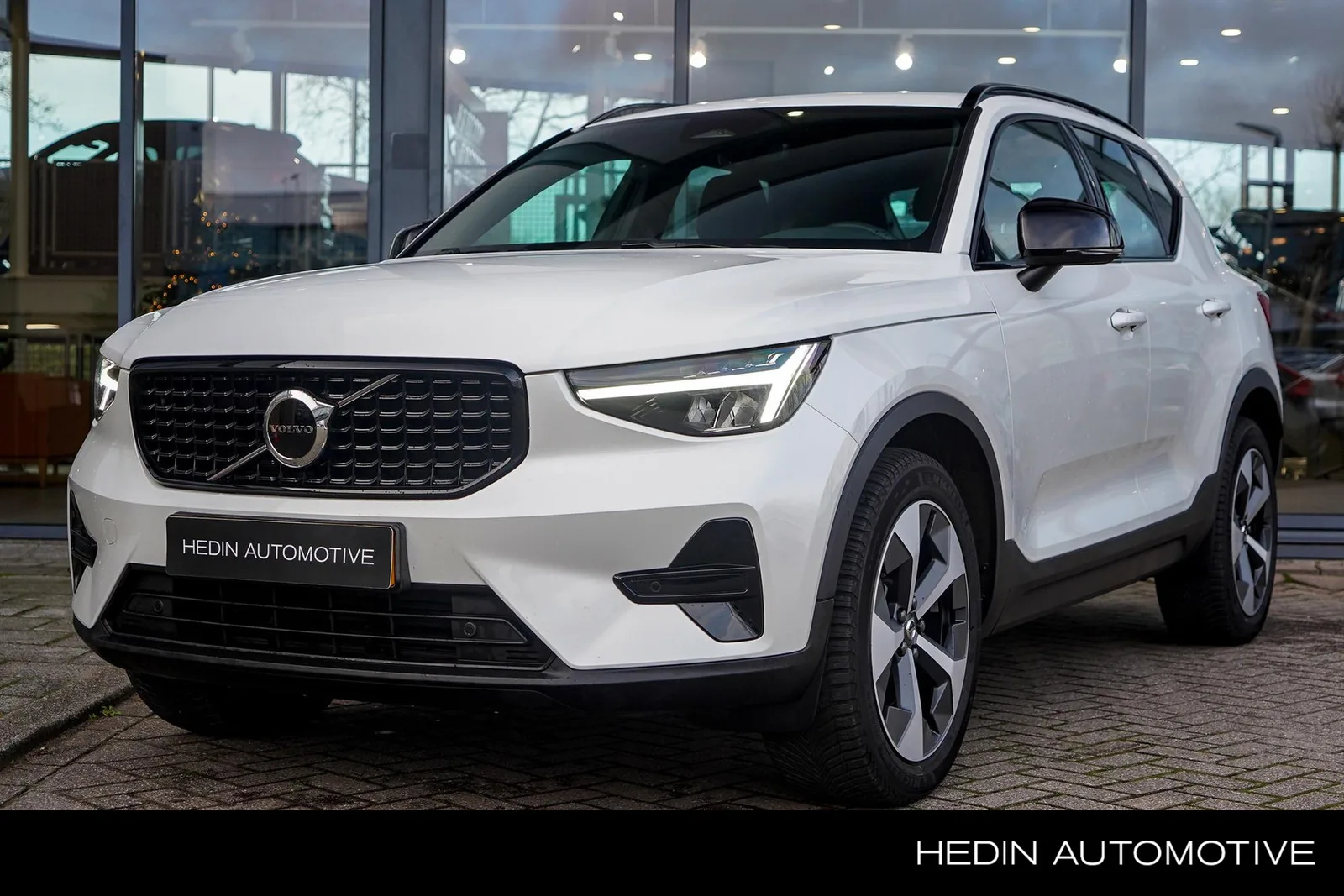Volvo XC40 (2025) — foto 1