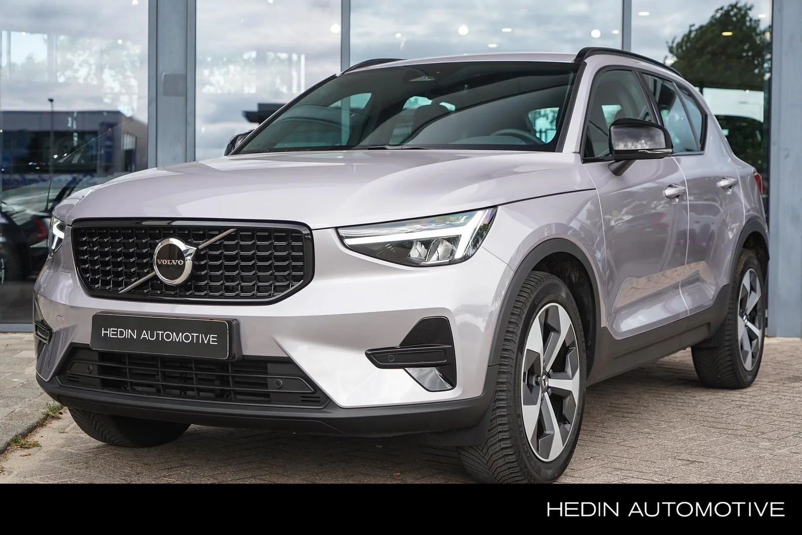Volvo XC40 (2025) — foto 1