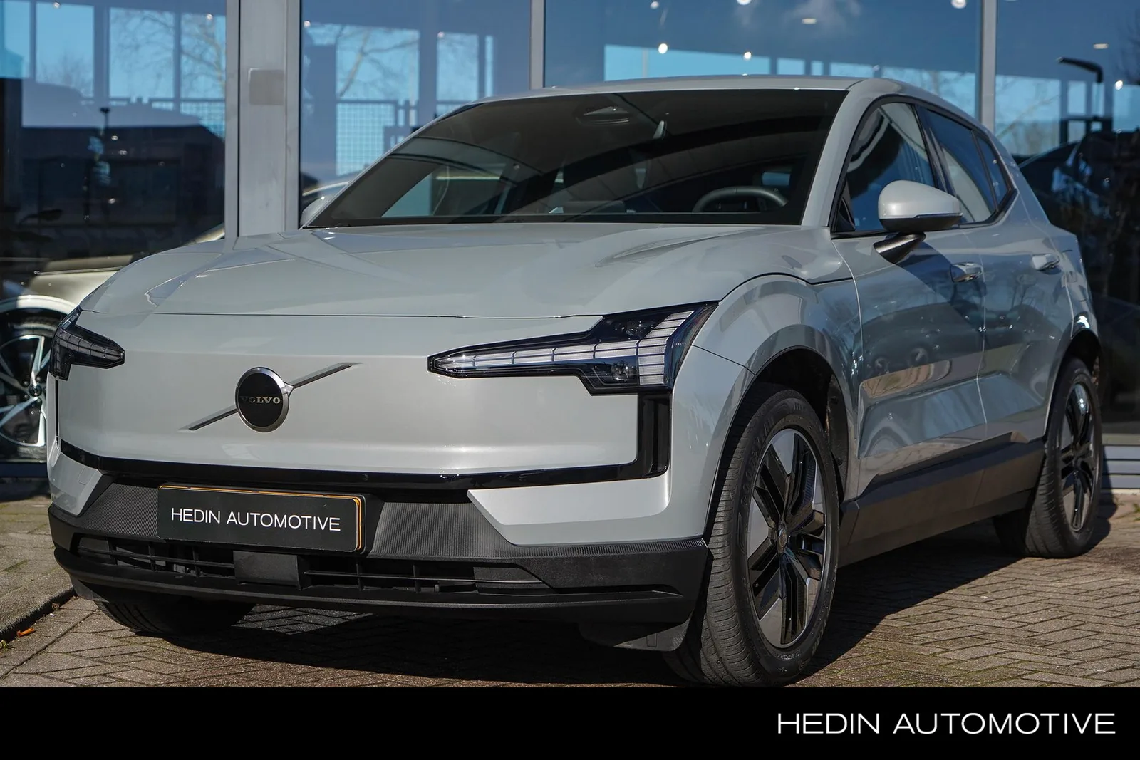 Volvo EX30 (2024) — foto 1