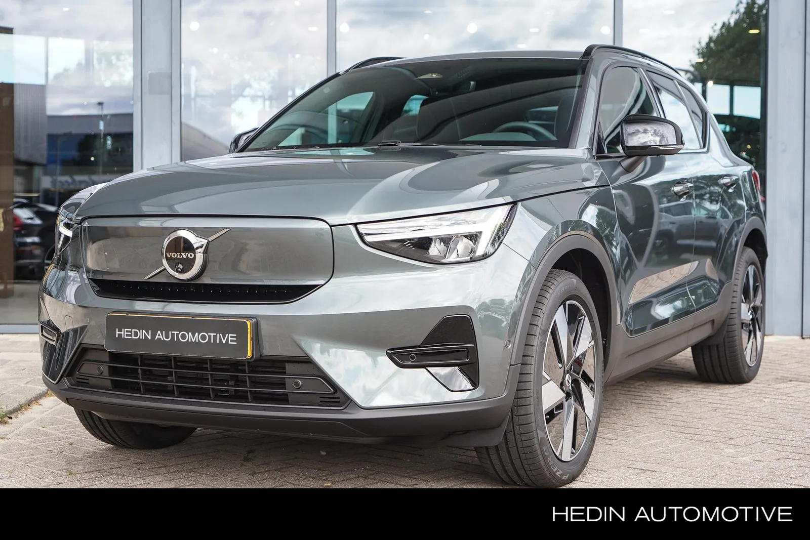 Volvo EX40 (2026) — foto 1