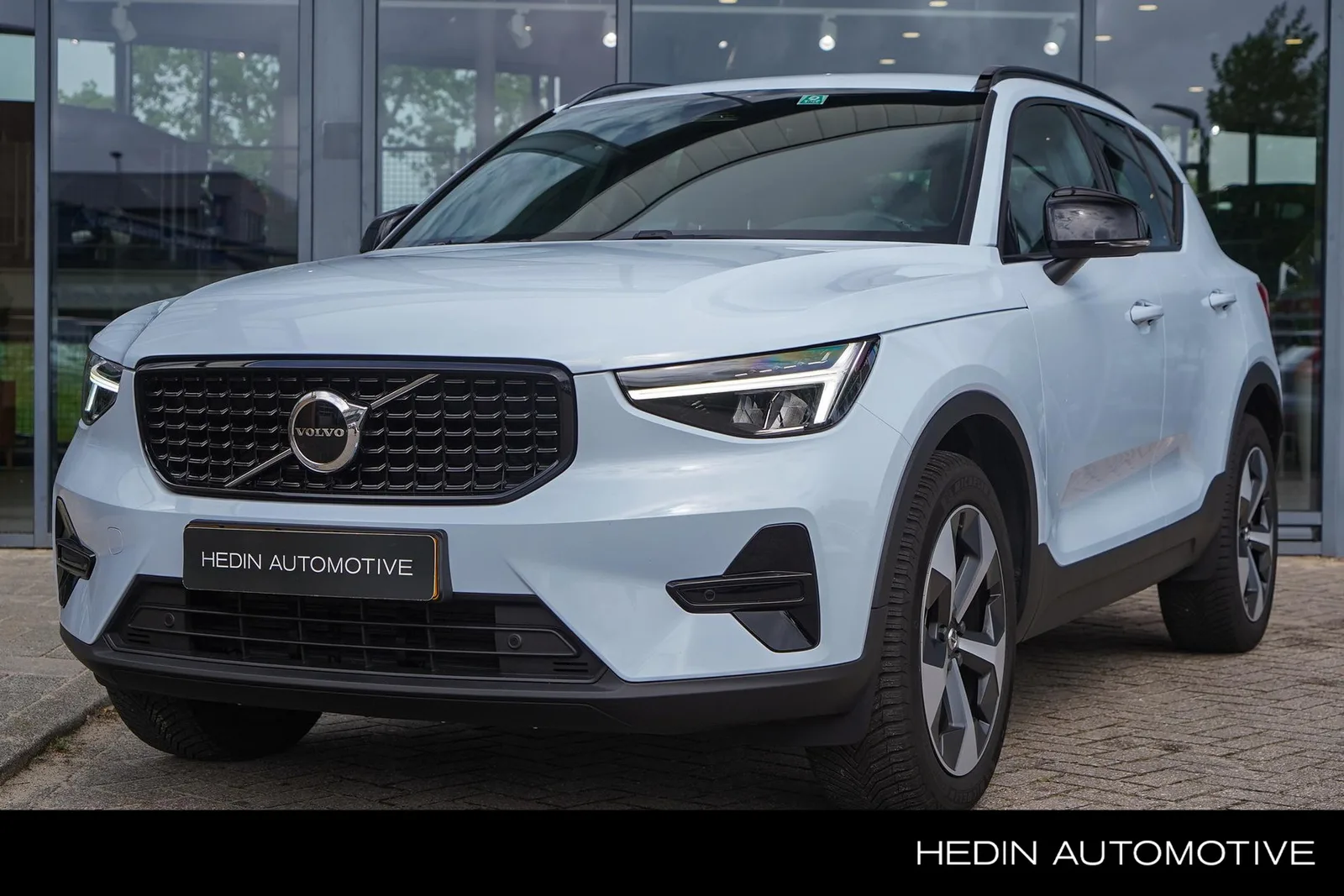 Volvo XC40 (2025) — foto 1