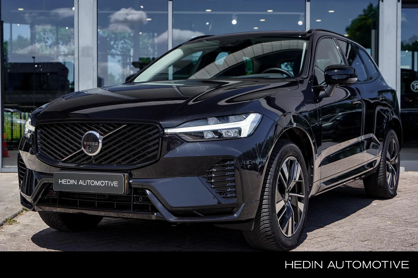 Volvo XC60 (2025) — foto 1