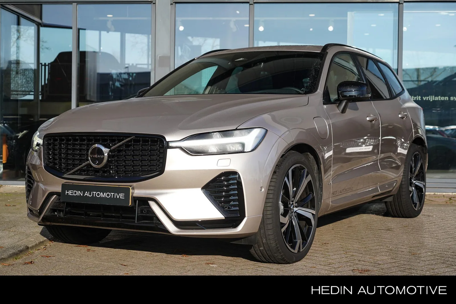 Volvo XC60 (2025) — foto 1