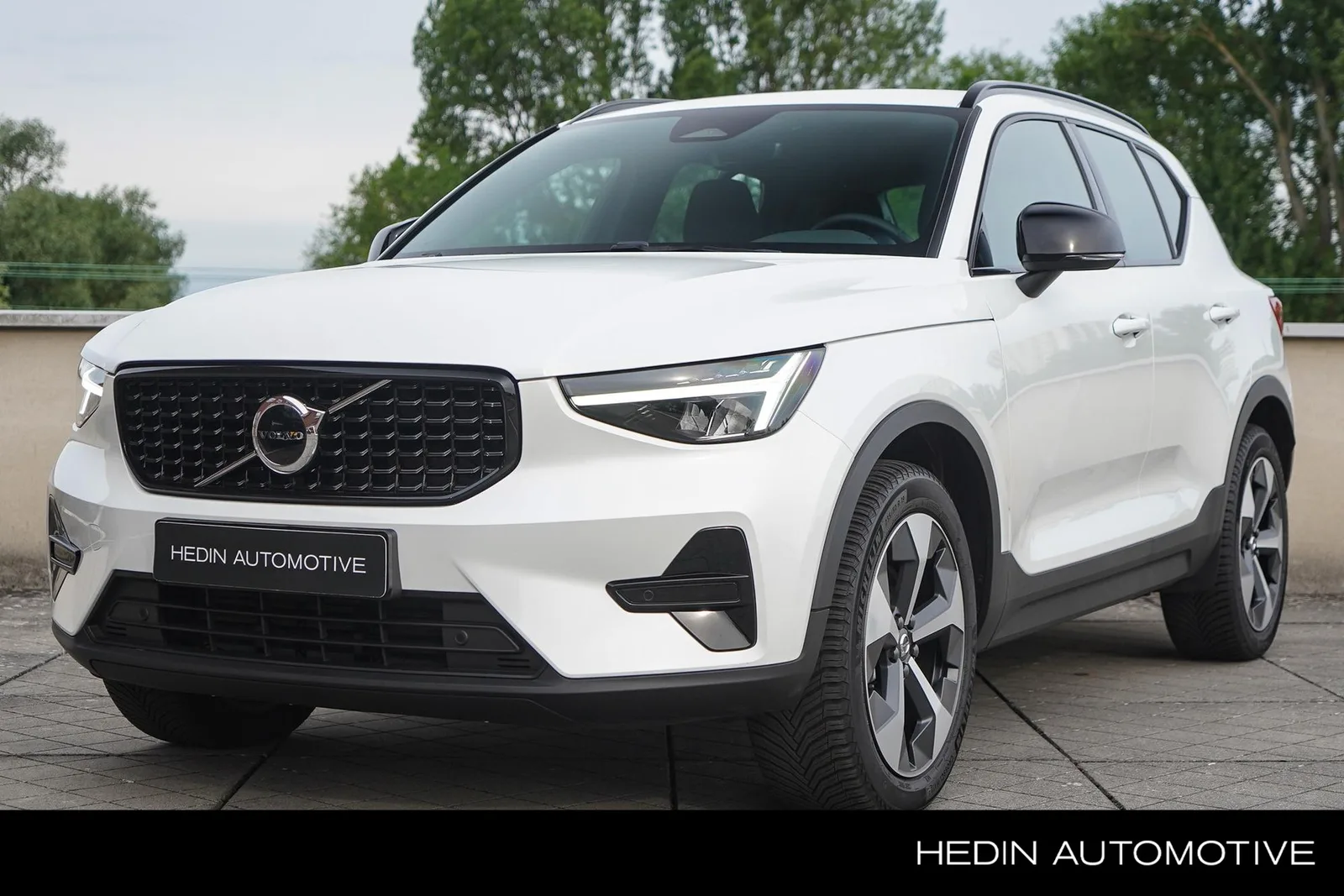 Volvo XC40 (2025) — foto 1