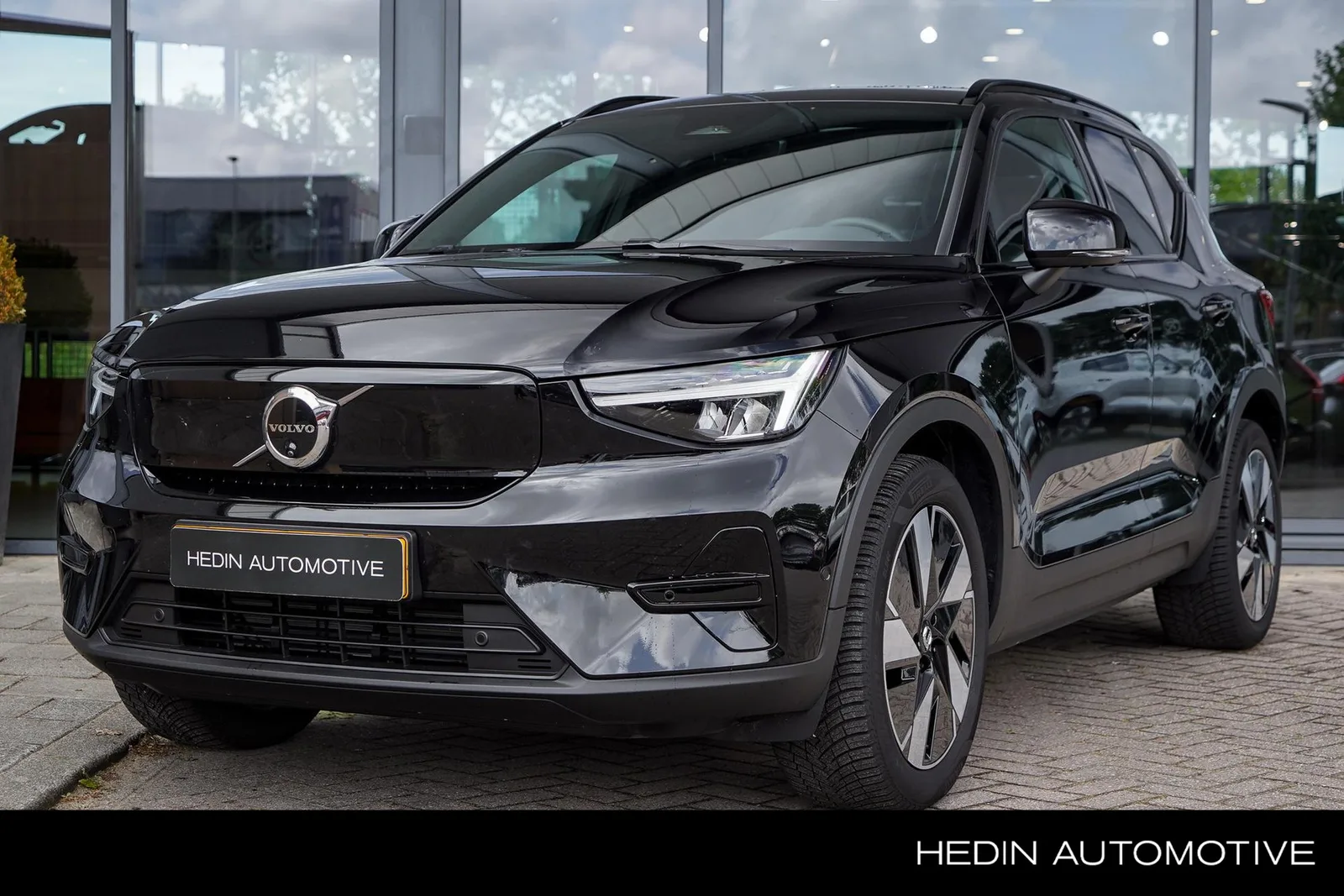Volvo EX40 (2025) — foto 1