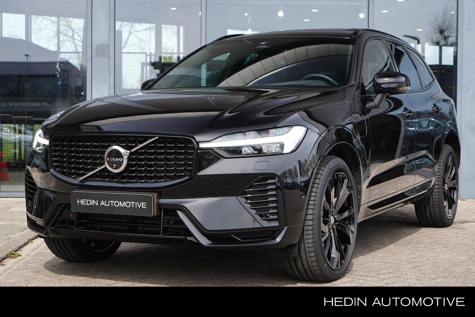 Volvo XC60 (2025) — foto 1
