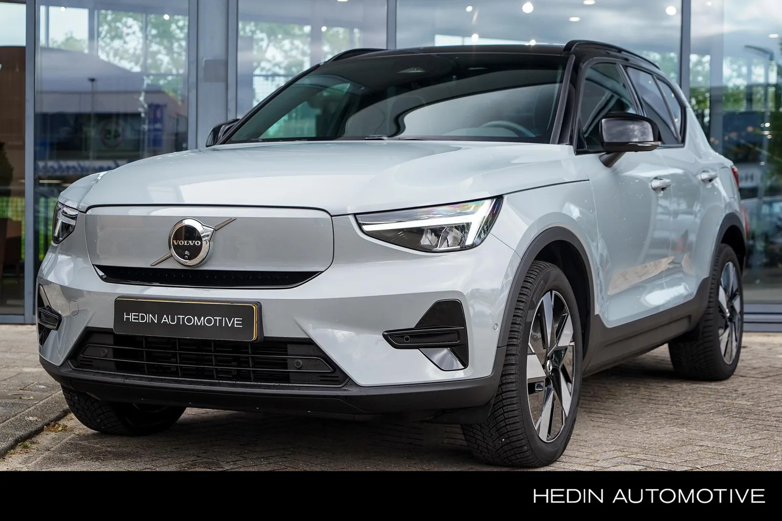 Volvo EX40 (2025) — foto 1