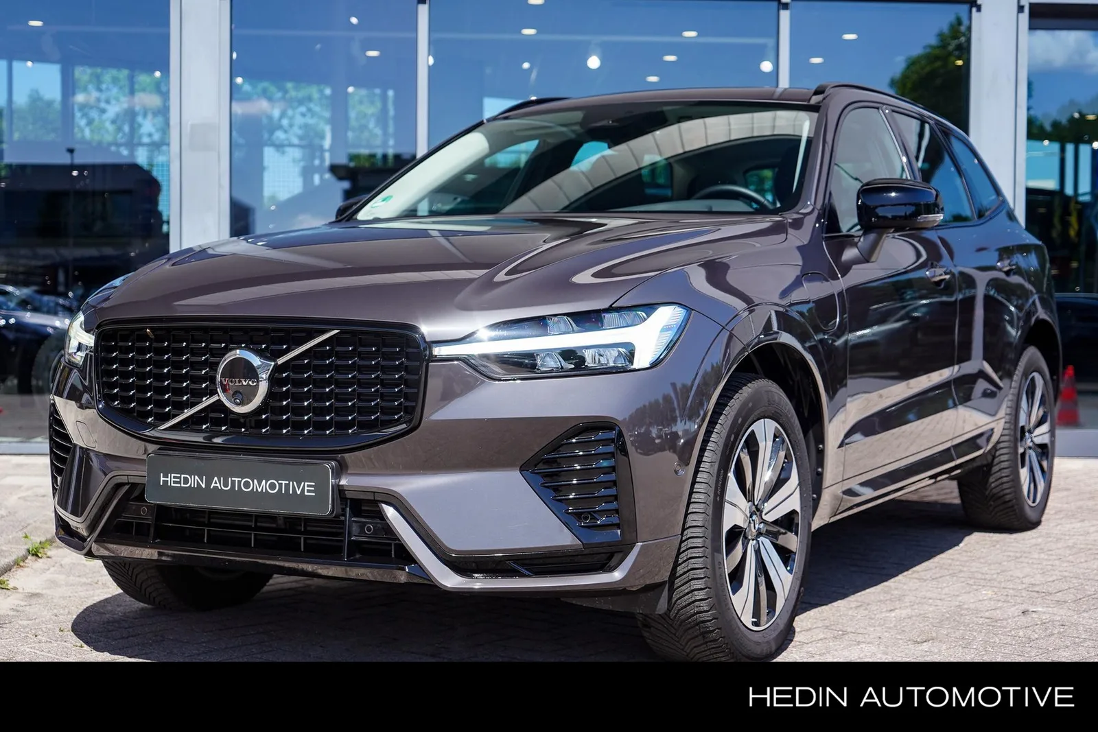 Volvo XC60 (2025) — foto 1