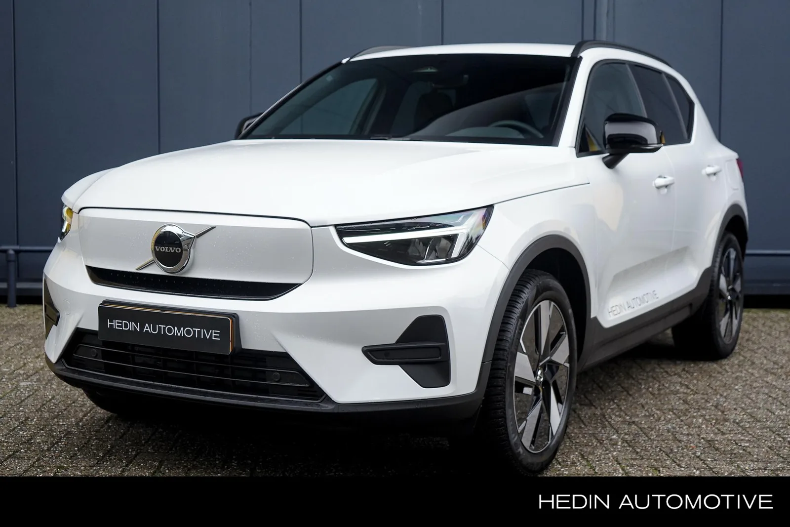 Volvo EX40 (2025) — foto 1