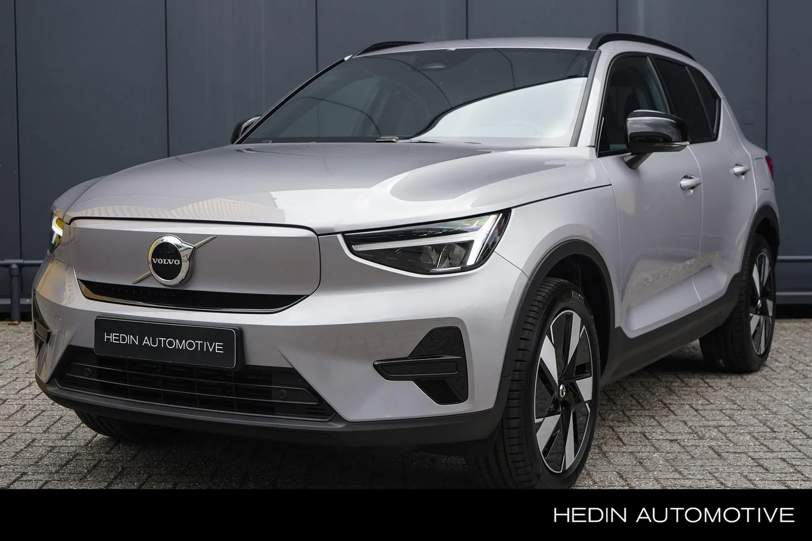 Volvo EX40 (2026) — foto 1