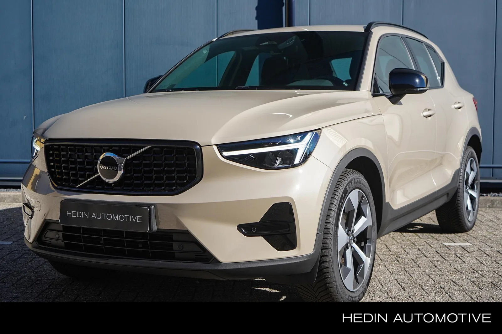 Volvo XC40 (2025) — foto 1