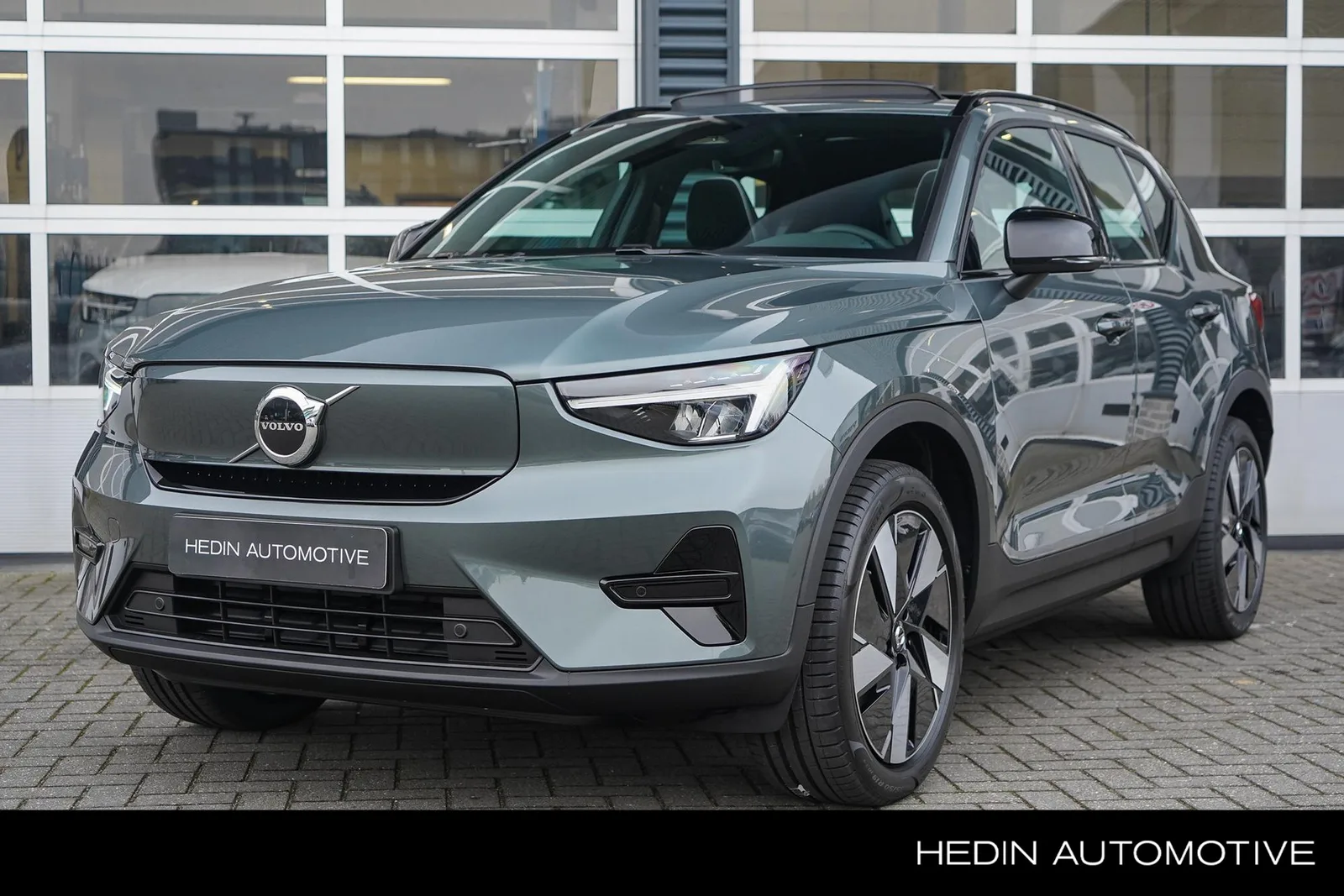 Volvo EX40 (2026) — foto 1