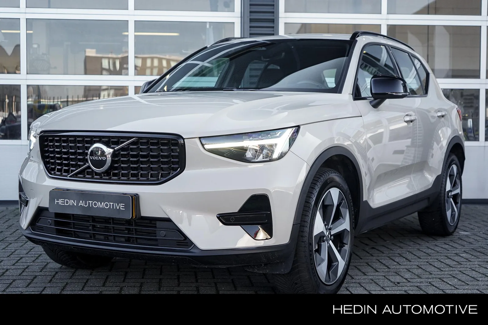 Volvo XC40 (2025) — foto 1