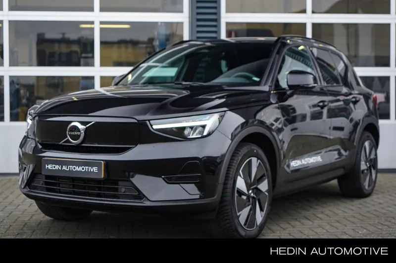 Volvo XC40 (2025)