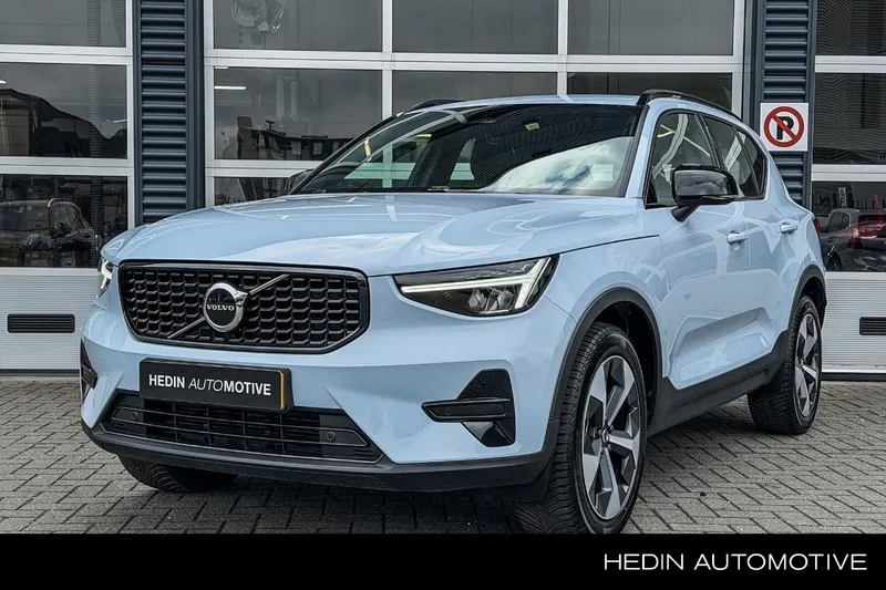 Volvo XC40 (2025)