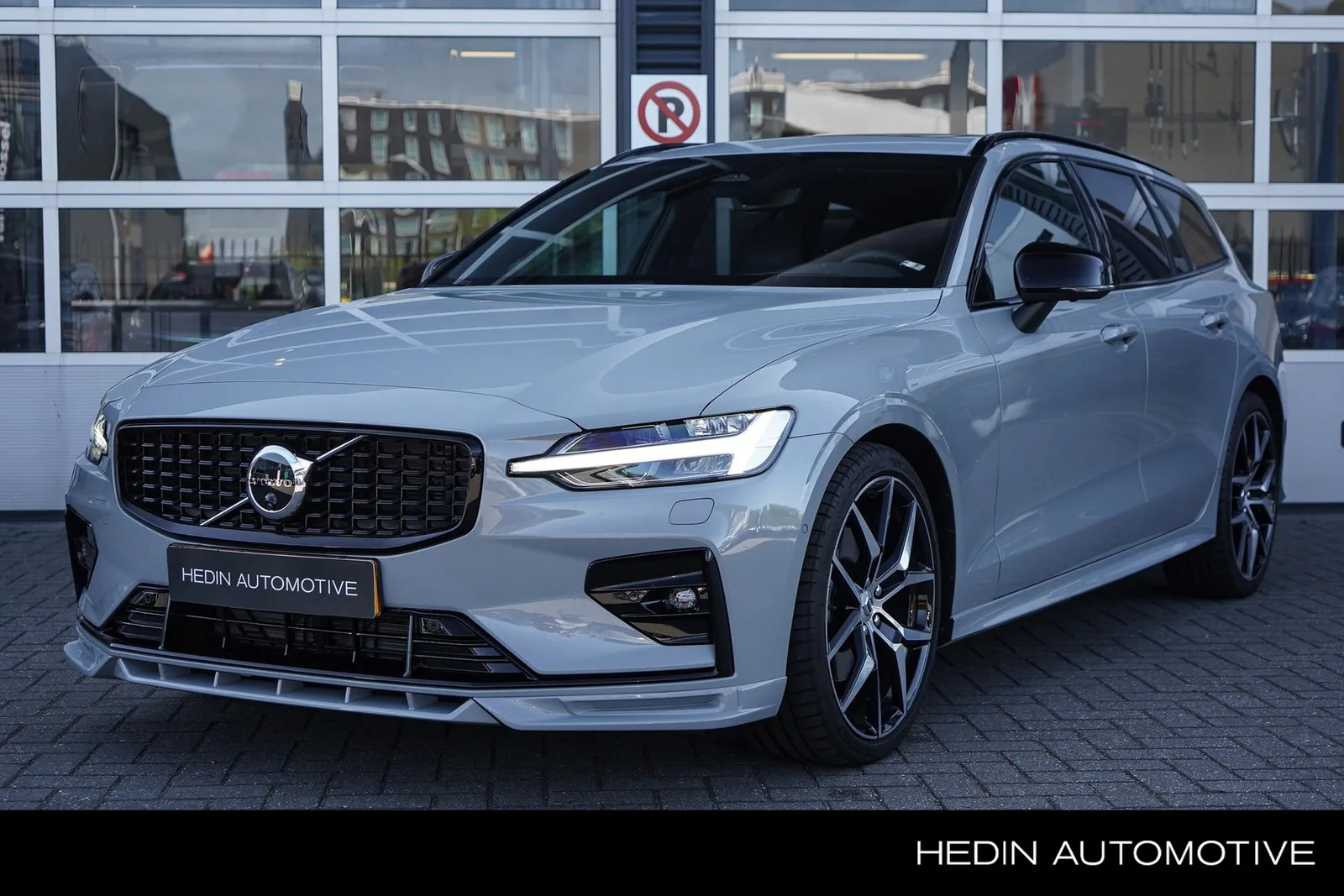 Volvo V60 (2025) — foto 1