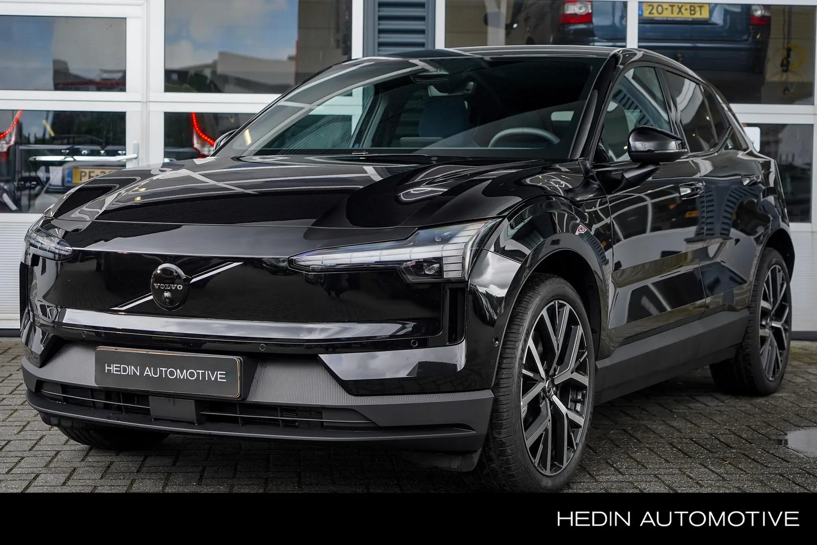 Volvo EX30 (2026) — foto 1