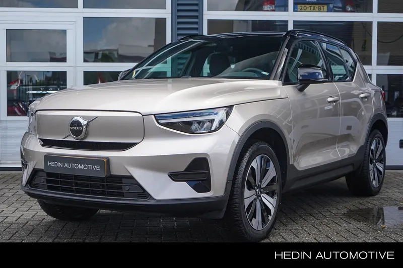 Volvo XC40 (2023)