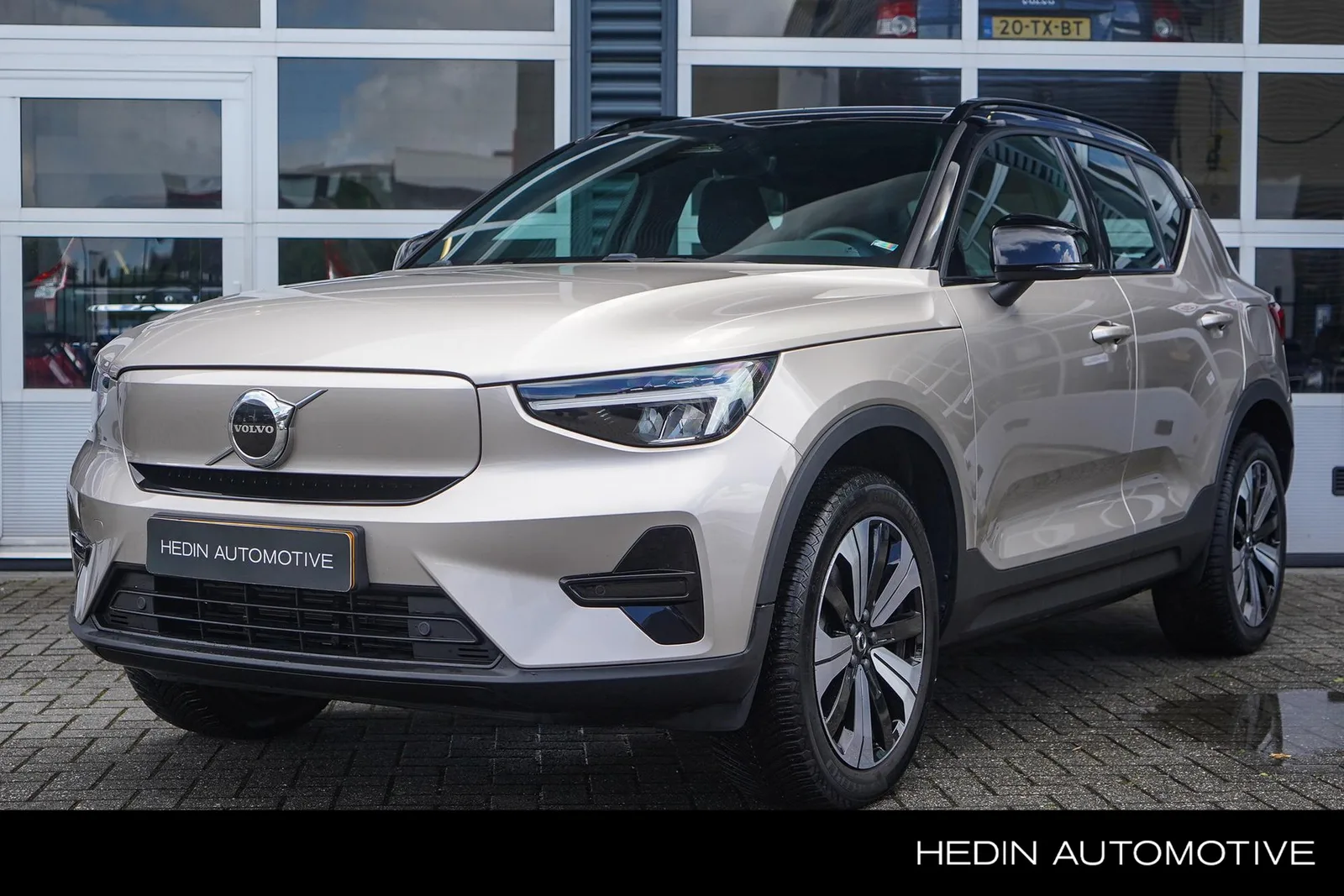 Volvo XC40 (2023) — foto 1