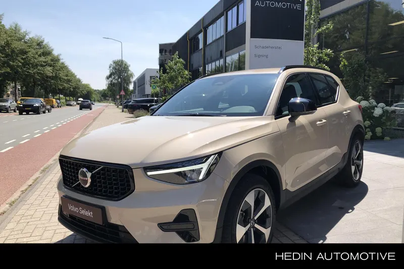 Volvo XC40 (2025)