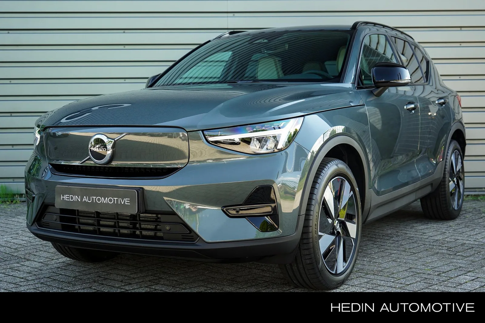 Volvo EX40 (2026) — foto 1