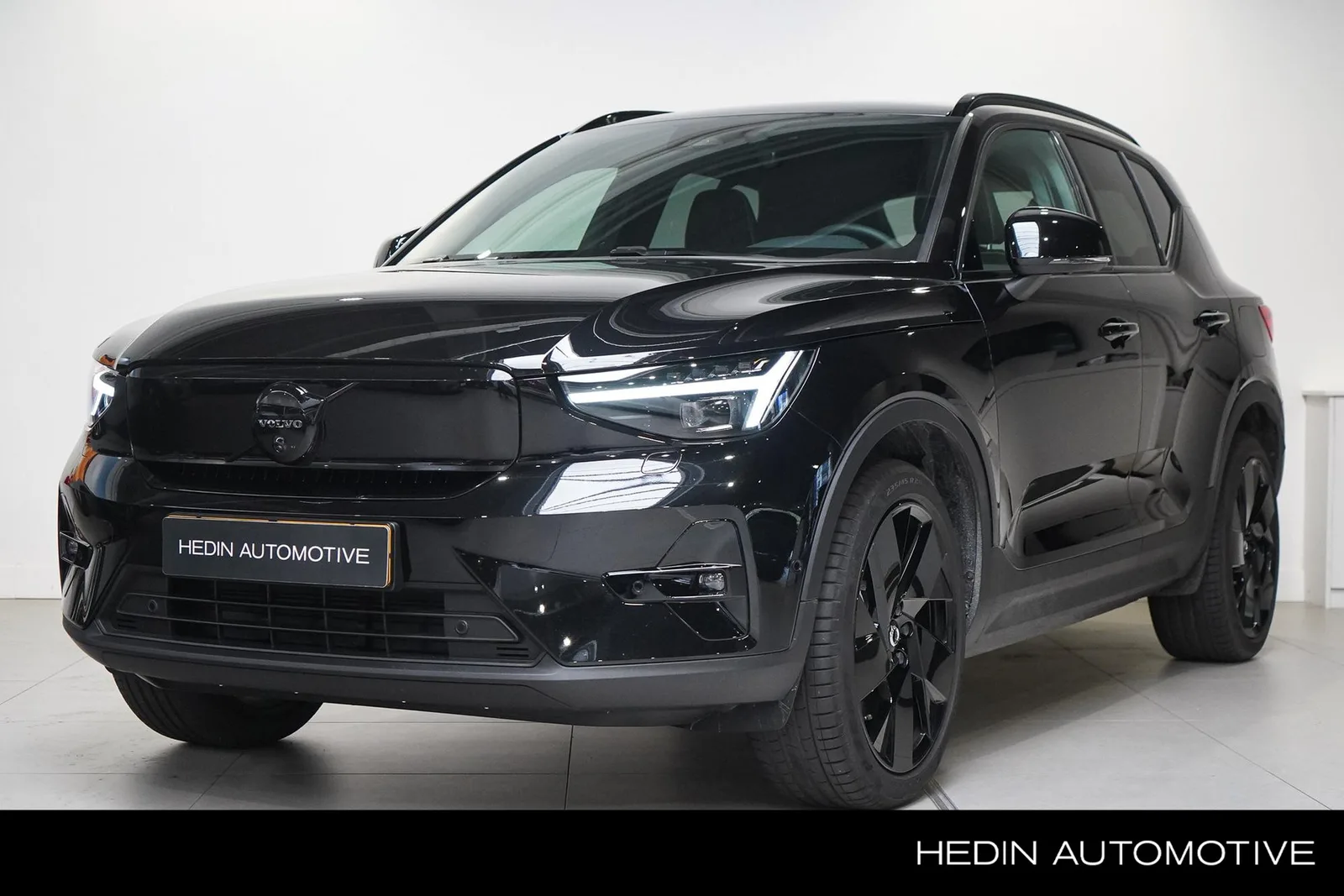 Volvo EX40 (2025) — foto 1