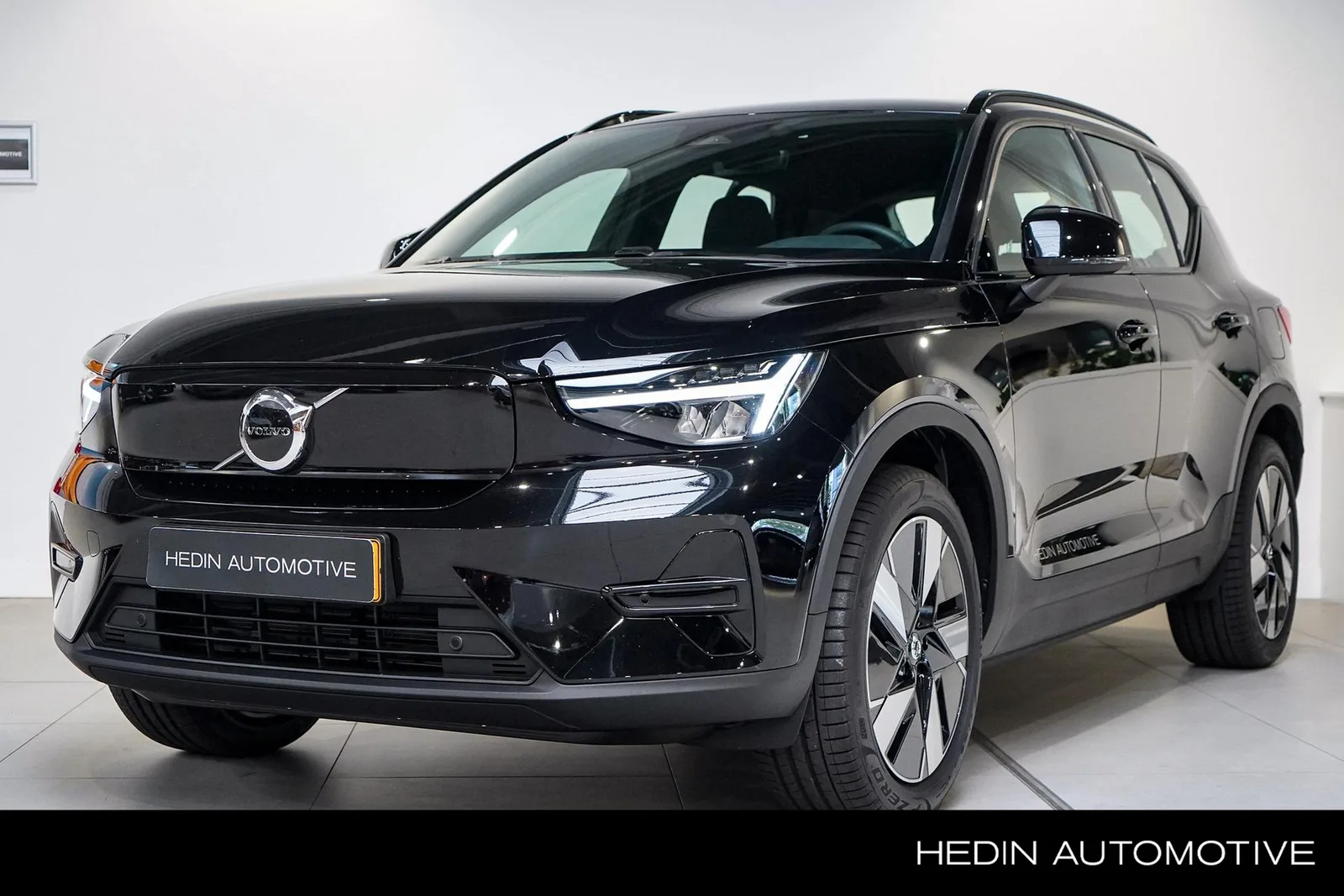 Volvo EX40 (2026) — foto 1