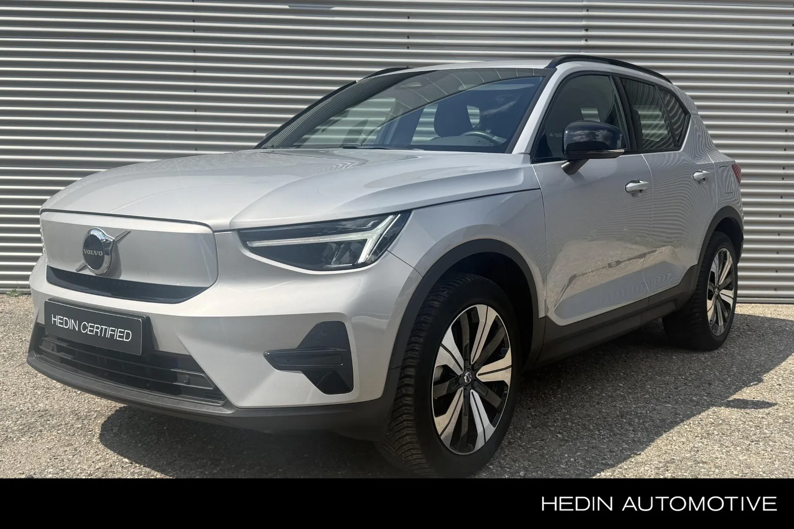 Volvo XC40 (2023) — foto 1