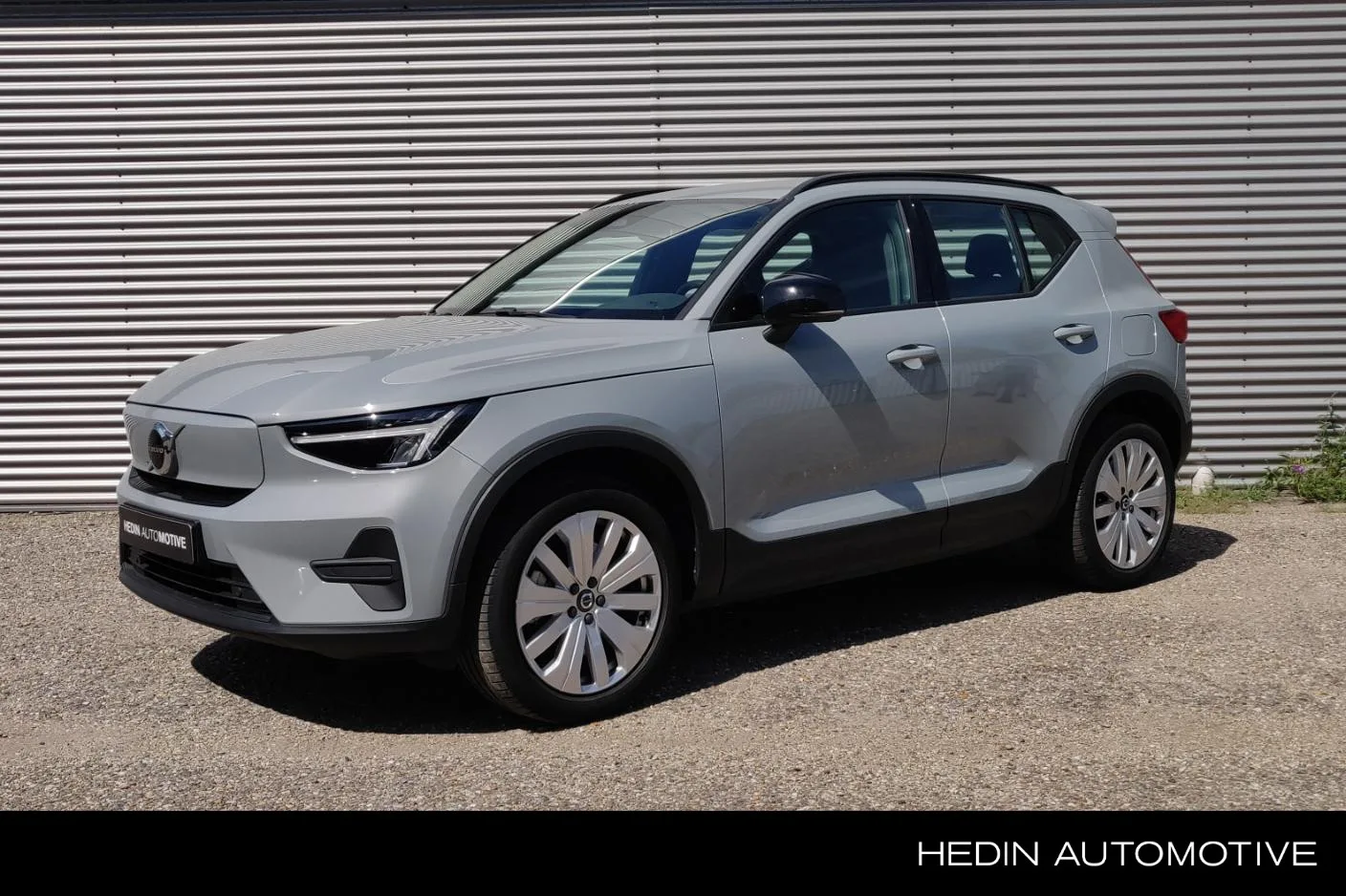 Volvo EX40 (2025) — foto 1