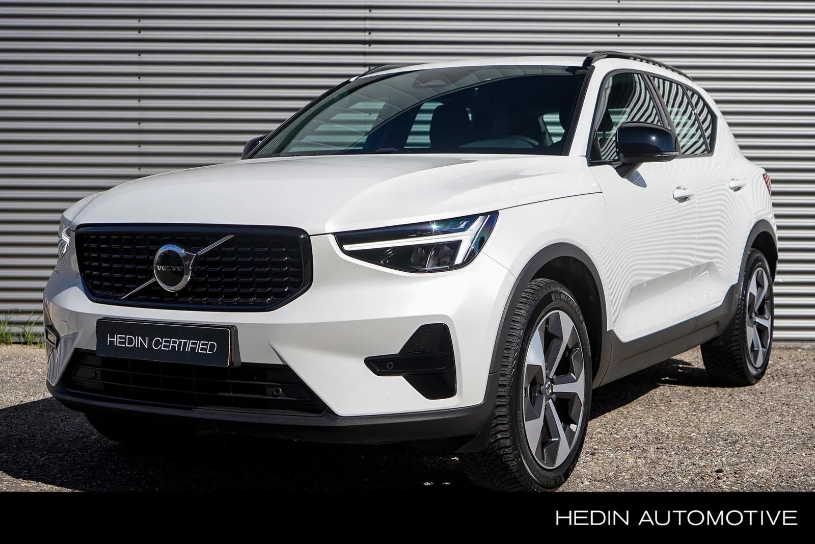 Volvo XC40 (2025) — foto 1
