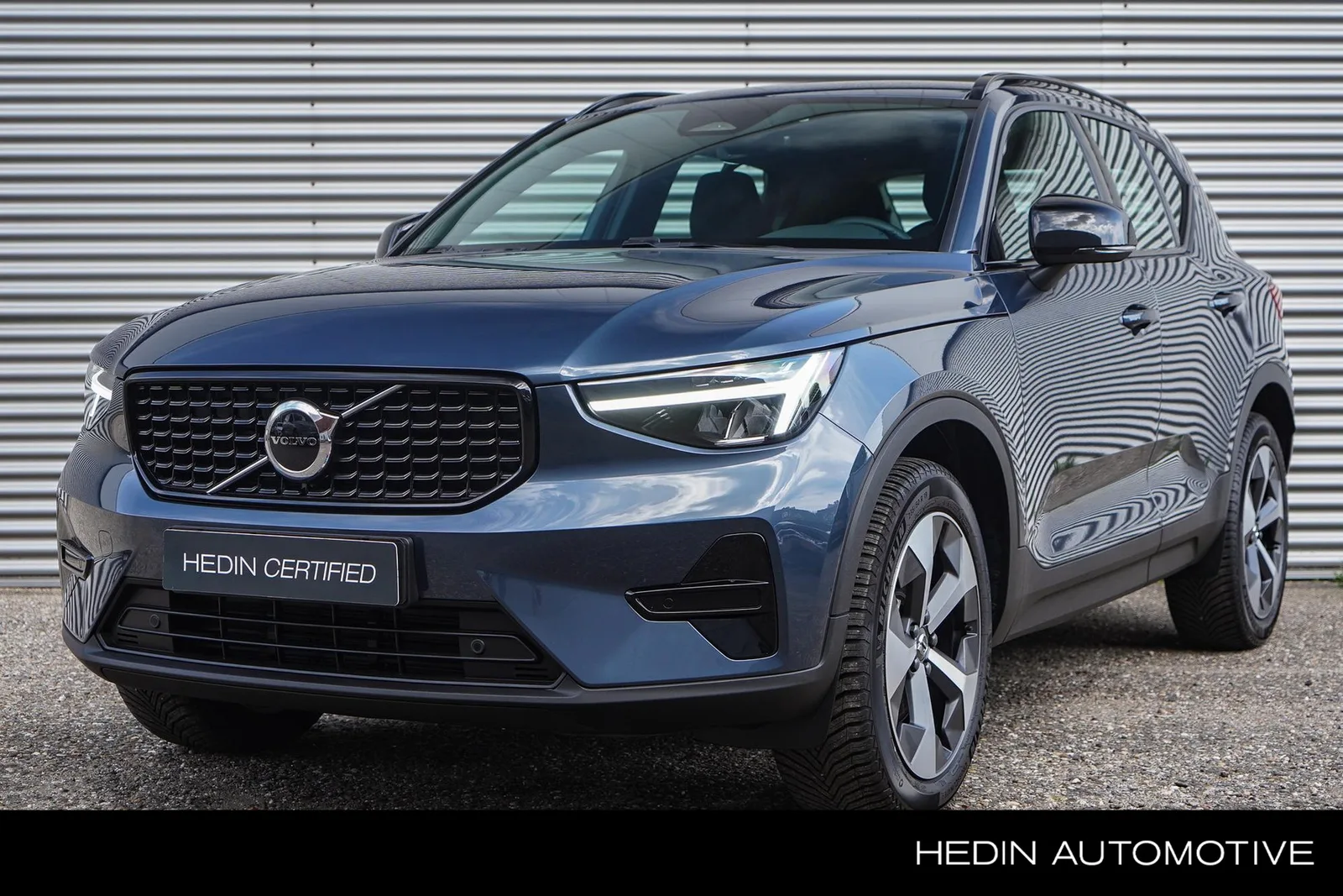 Volvo XC40 (2025) — foto 1