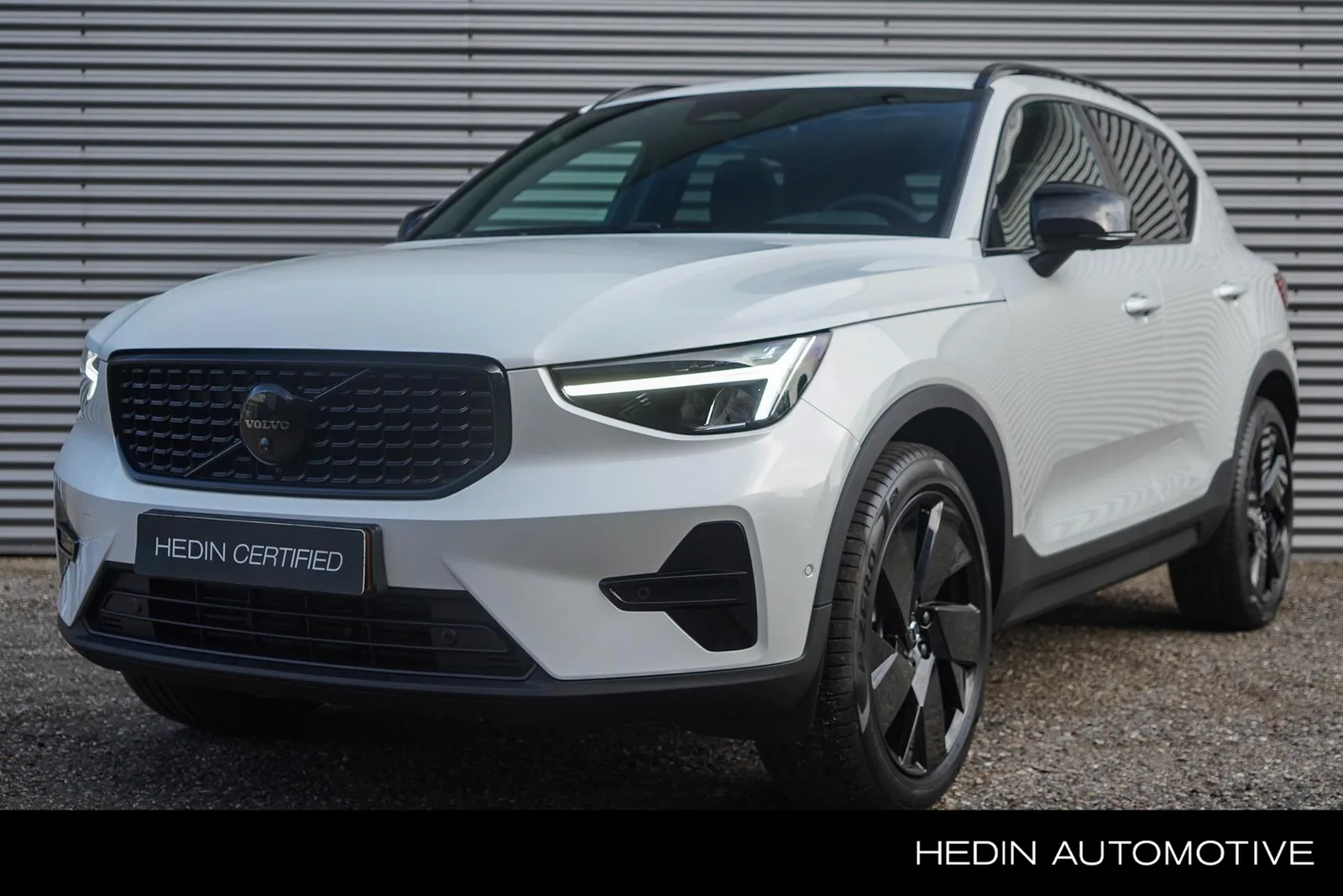 Volvo XC40 (2026) — foto 1