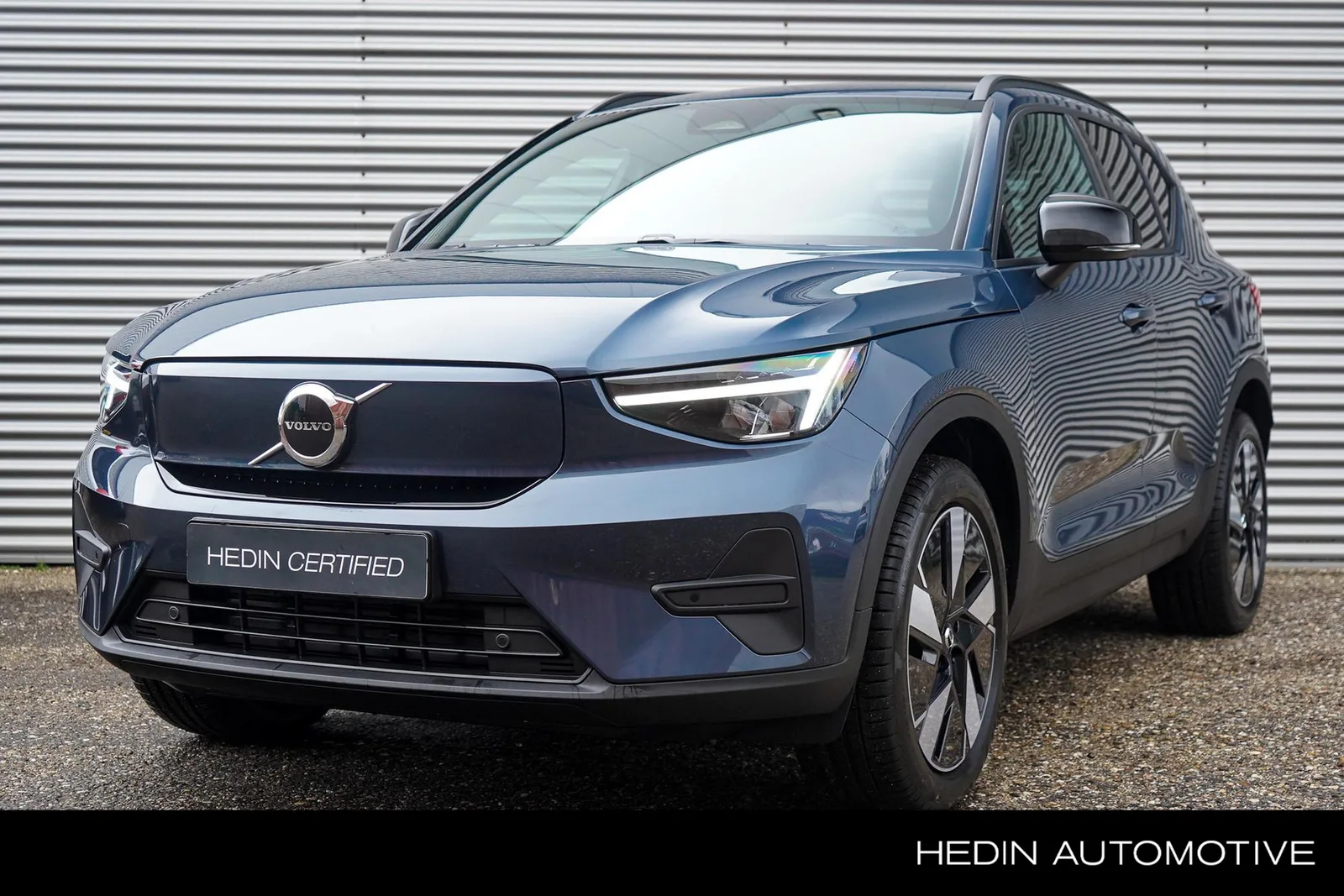 Volvo EX40 (2025) — foto 1