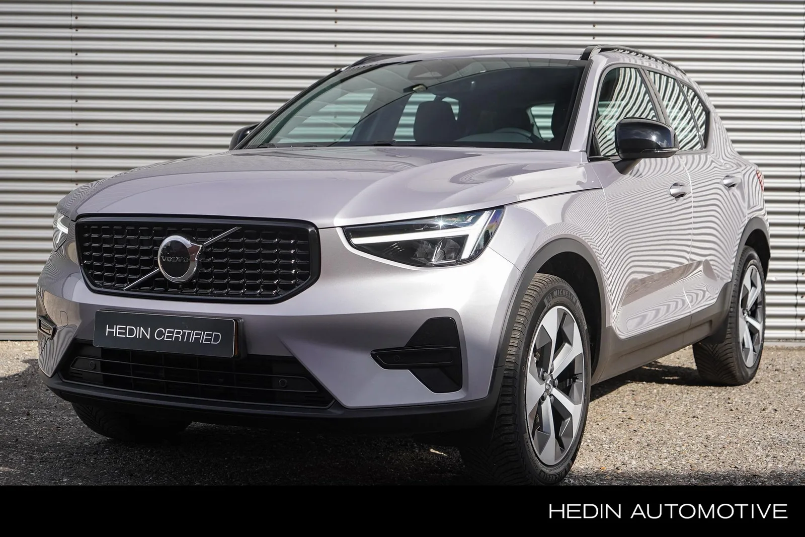 Volvo XC40 (2025) — foto 1