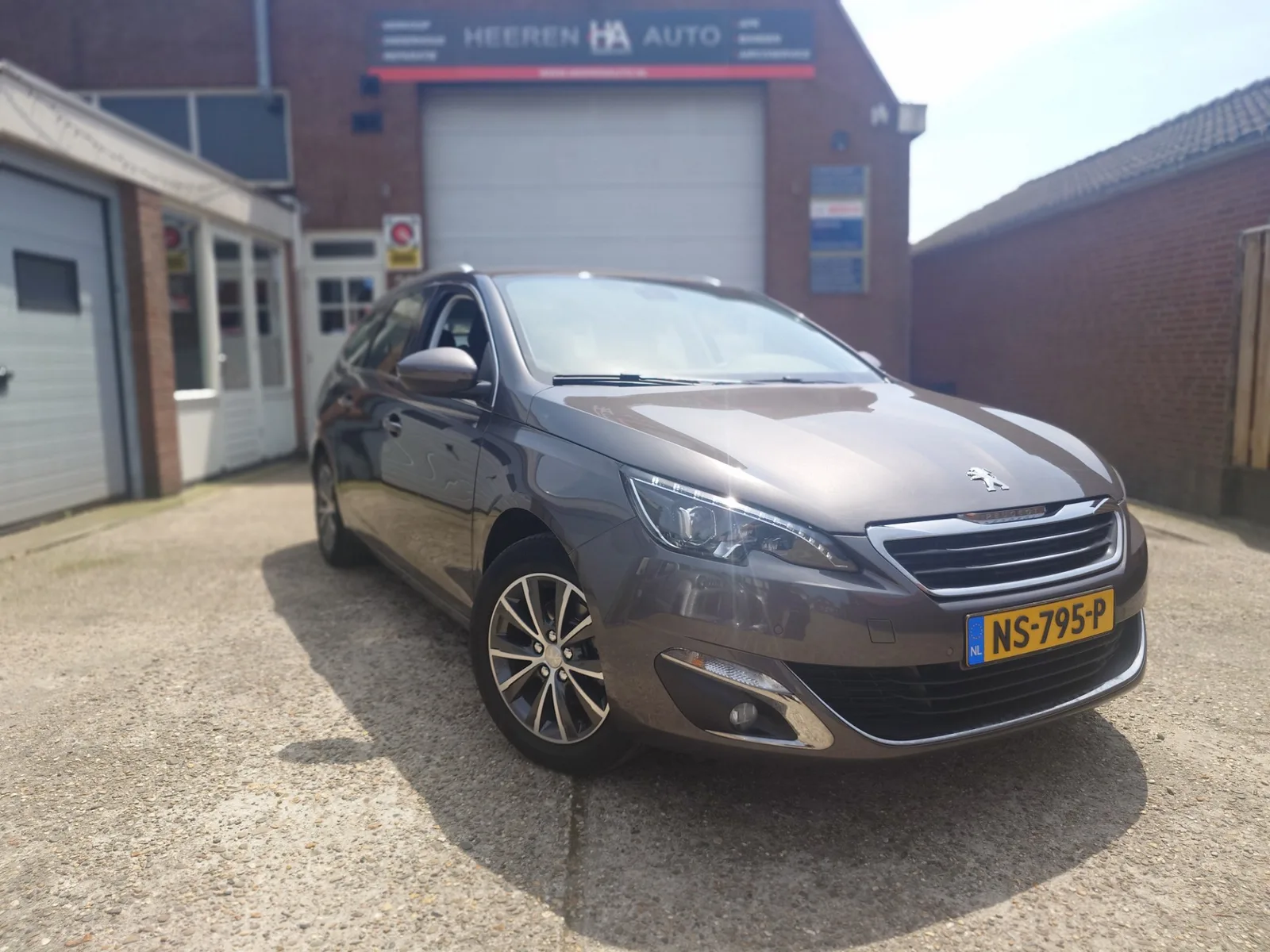 Peugeot 308 (2017) — foto 1