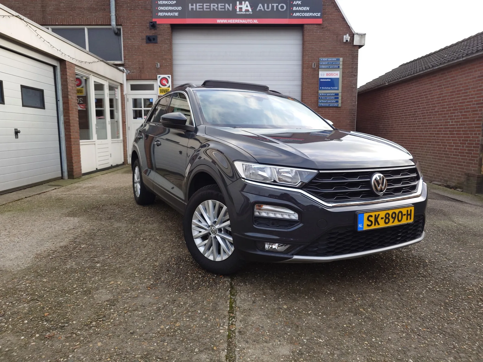 Volkswagen T-Roc (2018) — foto 1