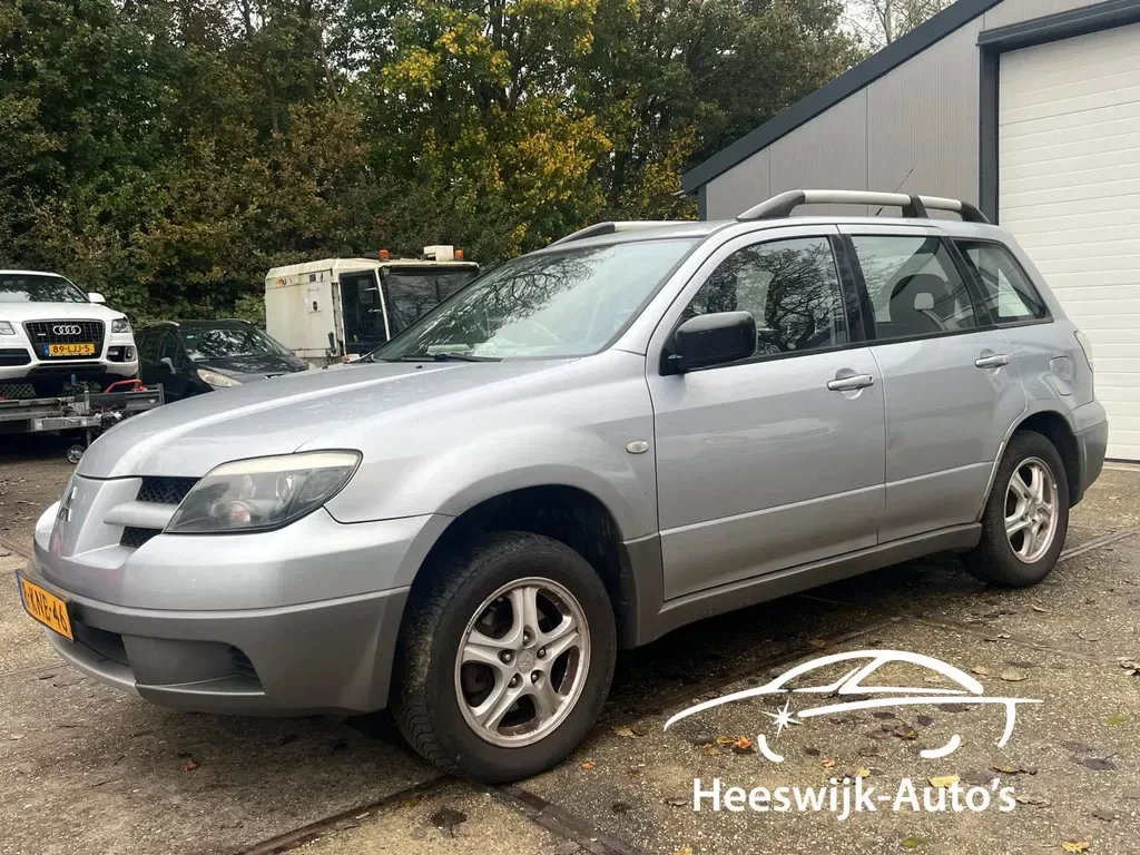 Mitsubishi Outlander (2004) — foto 1