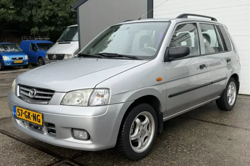Mazda Demio (2000)