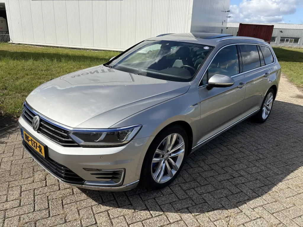 Volkswagen Passat (2015) — foto 1